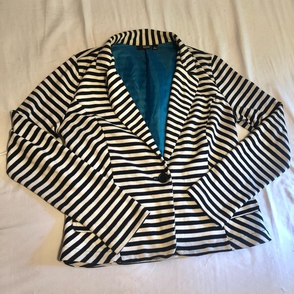 💜5 FOR $20💜 Striped Blazer - Picture 2 of 3